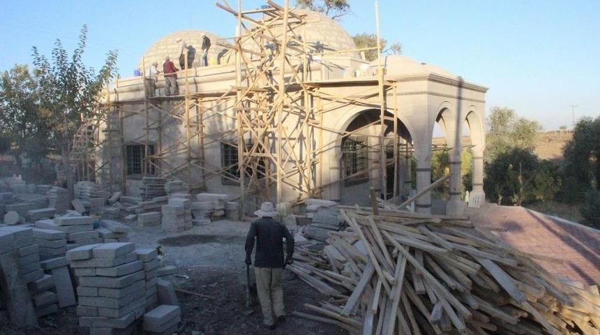 K&ouml;yl&uuml;ler 250 Yıllık T&uuml;rbeyi Onarmak İ&ccedil;in Seferber Oldu