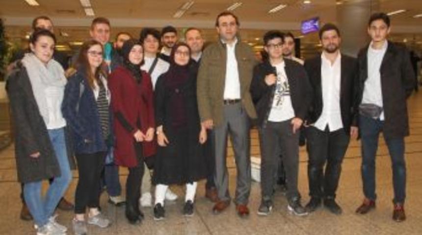 T&uuml;rkiye&rsquo;yi Anlatıp İstanbul Tatili Kazandılar