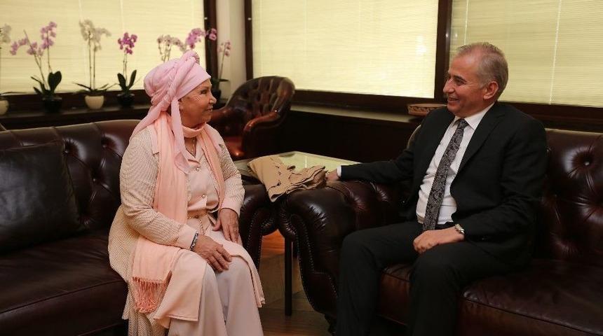 Sanat&ccedil;ı Bedia Akart&uuml;rk&rsquo;ten Başkan Zolan&rsquo;a Ziyaret