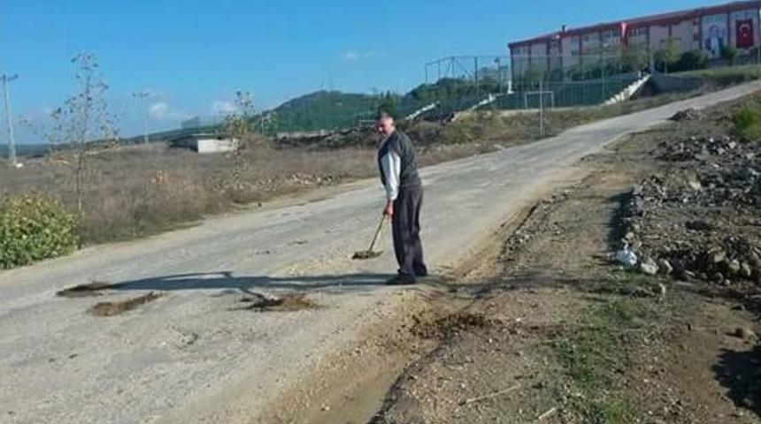 Minib&uuml;s&ccedil;&uuml; Esnafı Yol Yamadı