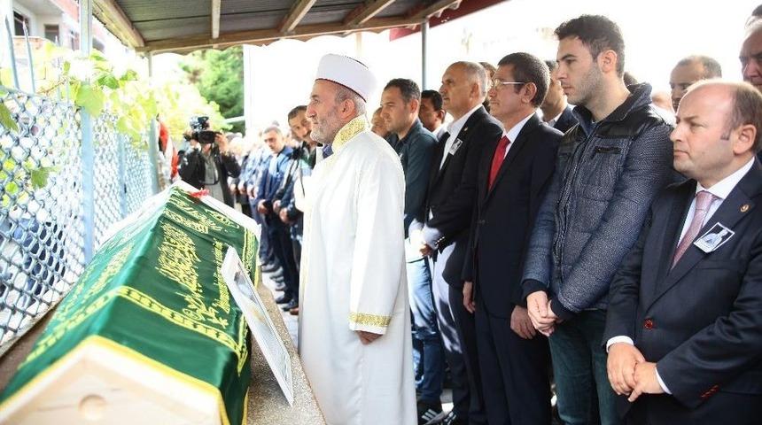 Bakan Canikli Giresun&rsquo;da Cenazeye Katıldı