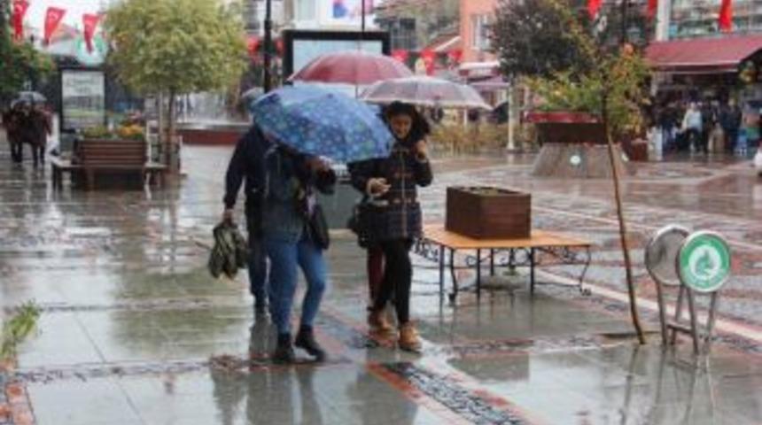 Edirne&rsquo;de Sağanak Yağış Devam Ediyor