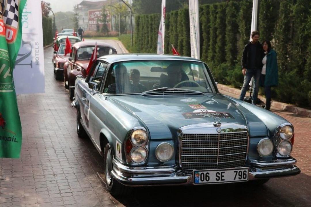 Sakarya&rsquo;da Klasik Ara&ccedil;larla &rsquo;cumhuriyet Rallisi&rsquo; Ger&ccedil;ekleşti