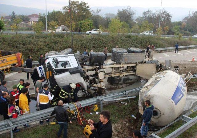 Beton Mikseri Devrildi, Sürücü Hayatını Kaybetti