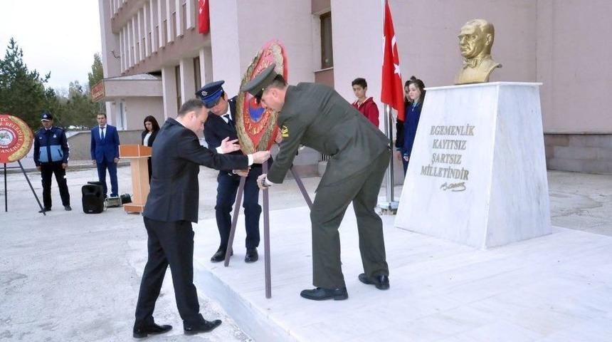 Pasinler&rsquo;de Cumhuriyetin 94. Yıl D&ouml;n&uuml;m Etkinlikleri &Ccedil;elenk Sunumuyla Başladı