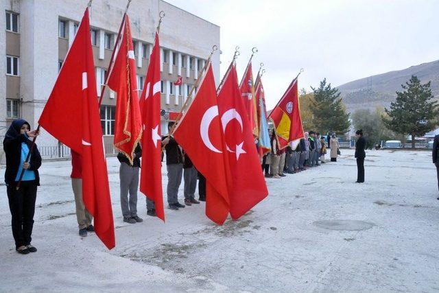 Pasinler’de Cumhuriyetin 94. Yıl Dönüm Etkinlikleri Çelenk Sunumuyla Başladı