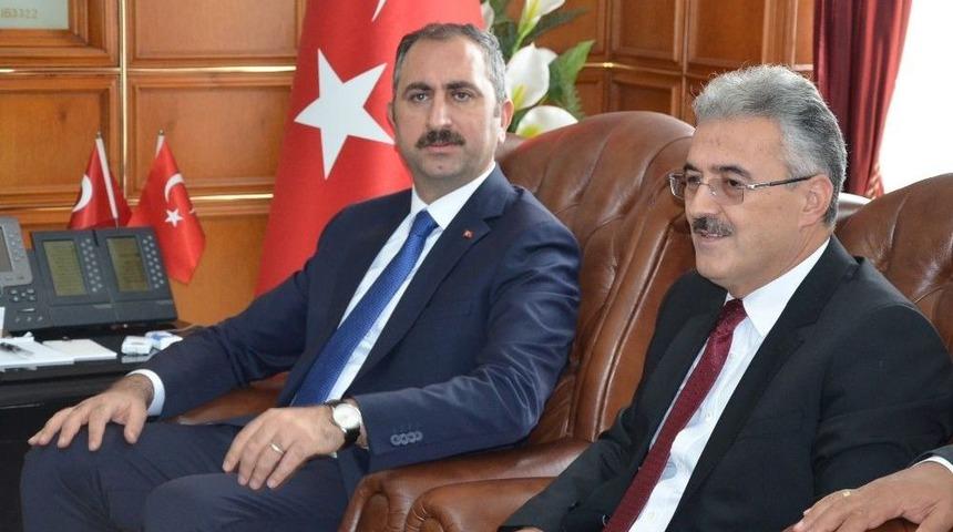 Adalet Bakanı G&uuml;l&rsquo;den, Cumhuriyet Vurgusu