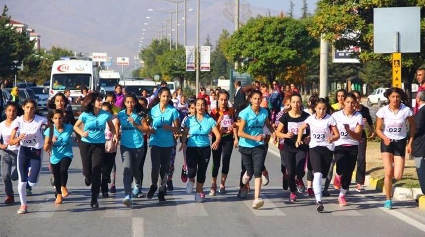 Erzincan&rsquo;da Cumhuriyet Koşusu Yapıldı