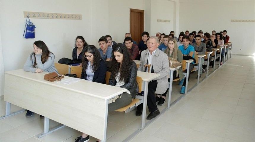 (özel Haber) Azmiyle Tüm Öğrencilere Örnek Oluyor