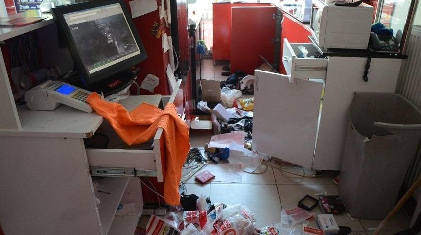 Bir Gecede 5 D&uuml;kkan Soyuldu