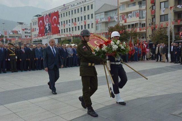 Manisa’da Cumhuriyet Bayramı Çelenk Sunma Töreni Yapıldı