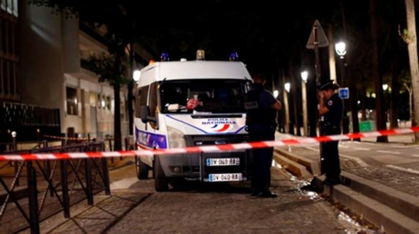 Paris'te bıçaklı saldırı: 7 yaralı