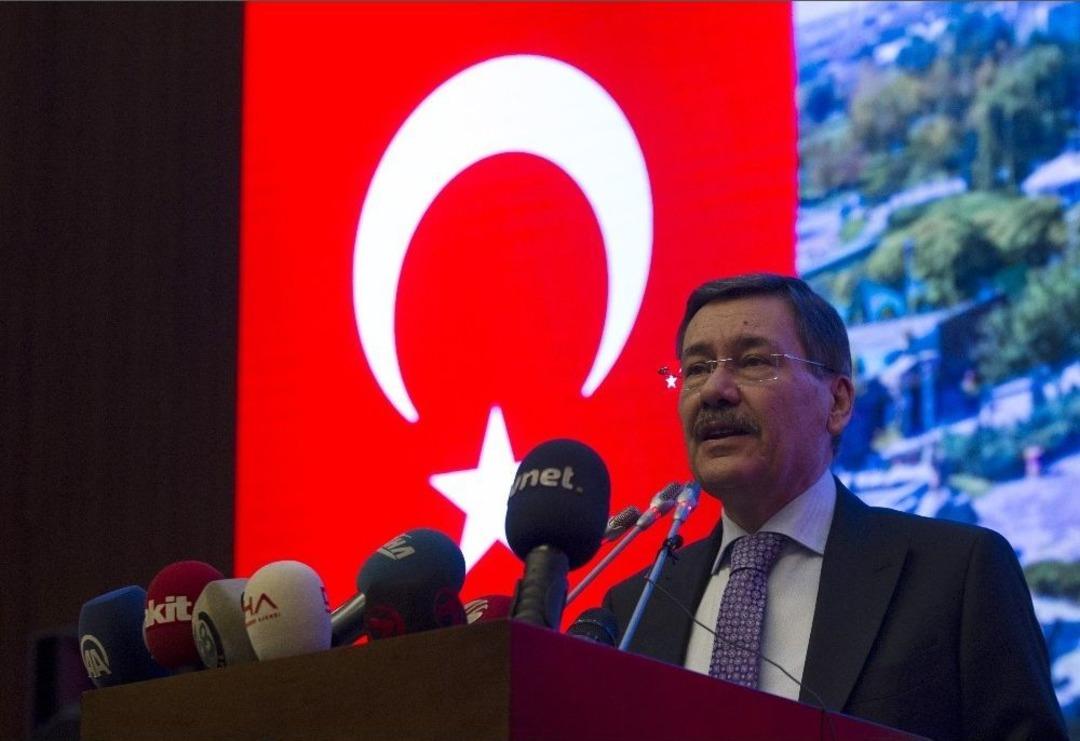 Melih G&ouml;k&ccedil;ek, İstifa Etti