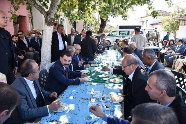 Manisa Büyükşehir’den Yuntdağı’na İki Önemli Hizmet