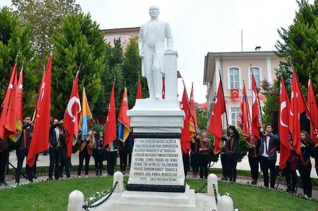 Cumhuriyet Bayramı Kutlamaları Çelenk Sunma Töreni İle Başladı