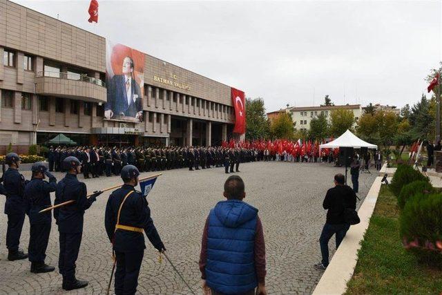 Batman’da 29 Ekim Cumhuriyet Bayramı Kutlamaları Çelenk Sunumuyla Başladı