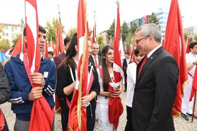 Batman’da 29 Ekim Cumhuriyet Bayramı Kutlamaları Çelenk Sunumuyla Başladı