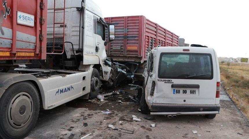Aksaray&rsquo;da Zincirleme Trafik Kazası, &Ouml;l&uuml; Ve Yaralılar Var