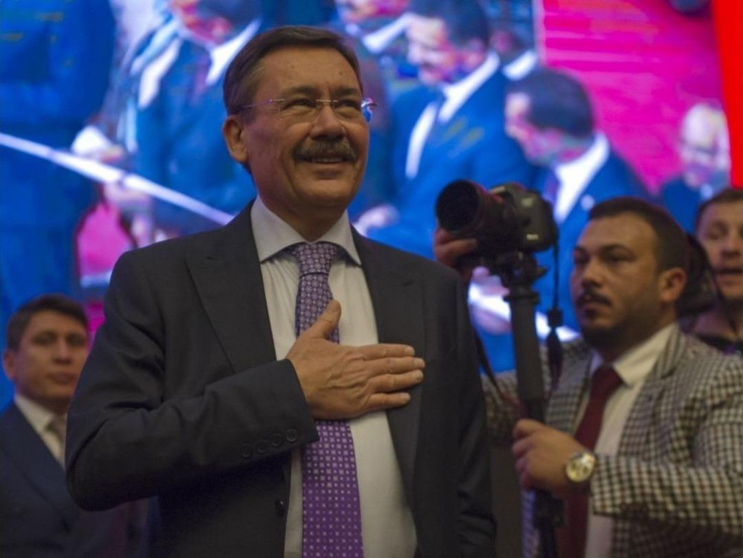 Melih G&ouml;k&ccedil;ek Veda Ederken Belediye Meclisi &Uuml;yeleri G&ouml;zyaşlarını Tutamadı