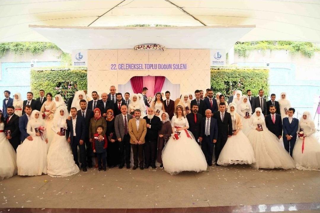 25 &Ccedil;ift Aynı Anda Mutluluğa "evet" Dedi