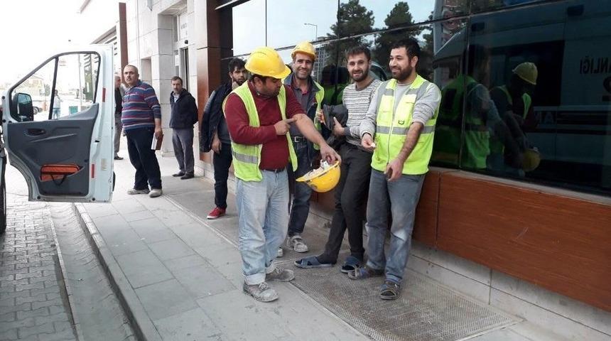 Elazığ&rsquo;da 40&rsquo;dan Fazla İş&ccedil;i Gıda Zehirlenmesi Ş&uuml;phesiyle Hastaneye Kaldırıldı