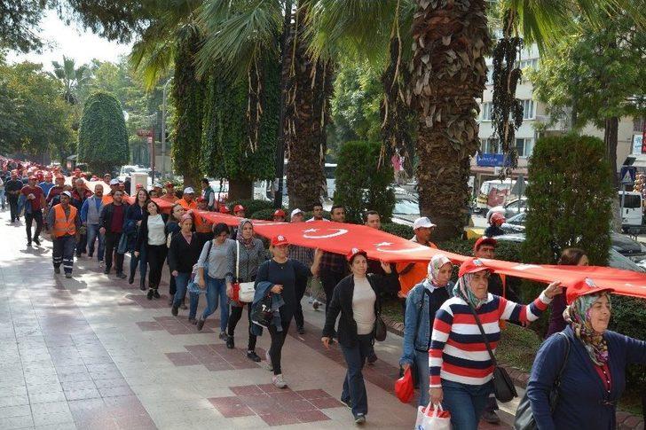 Efeler Belediyesi’nden 500 Metrelik Türk Bayrağı İle Cumhuriyet Yürüyüşü G3