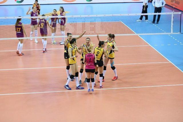 Vestel Venus Sultanlar Ligi: Vakıfbank: 3 - Galatasaray: 0