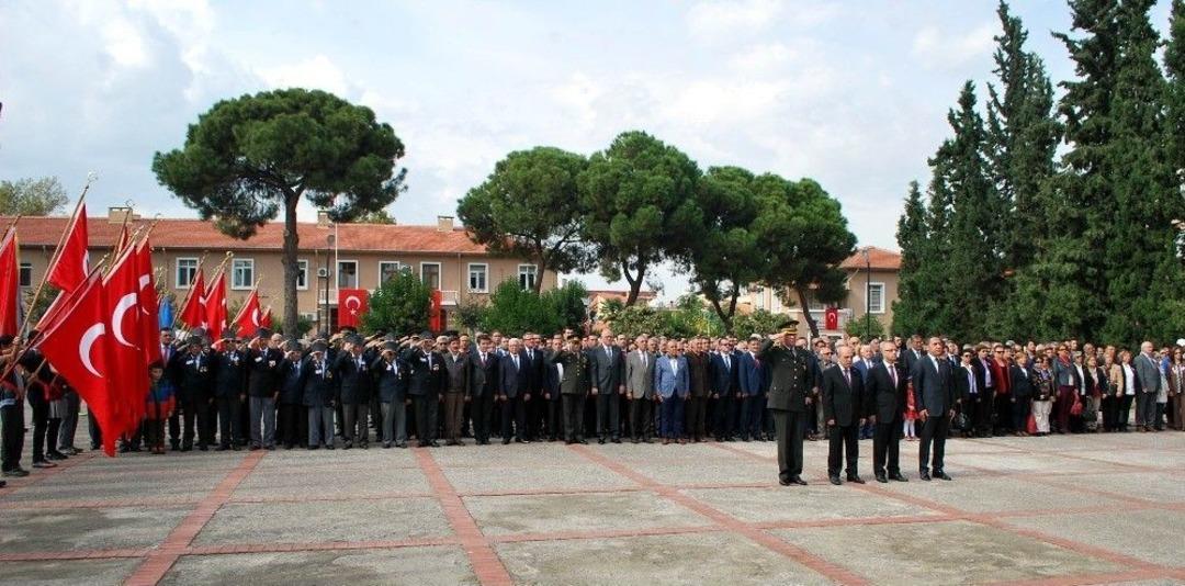 Salihli Ve Demirci&rsquo;de Cumhuriyet Bayramı Kutlamaları