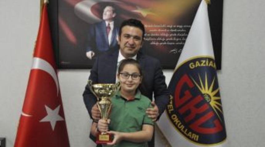 Cumhuriyet Kupası Şampiyonu Gkv&rsquo;li Dila Baloğlu &Ouml;d&uuml;llendirildi