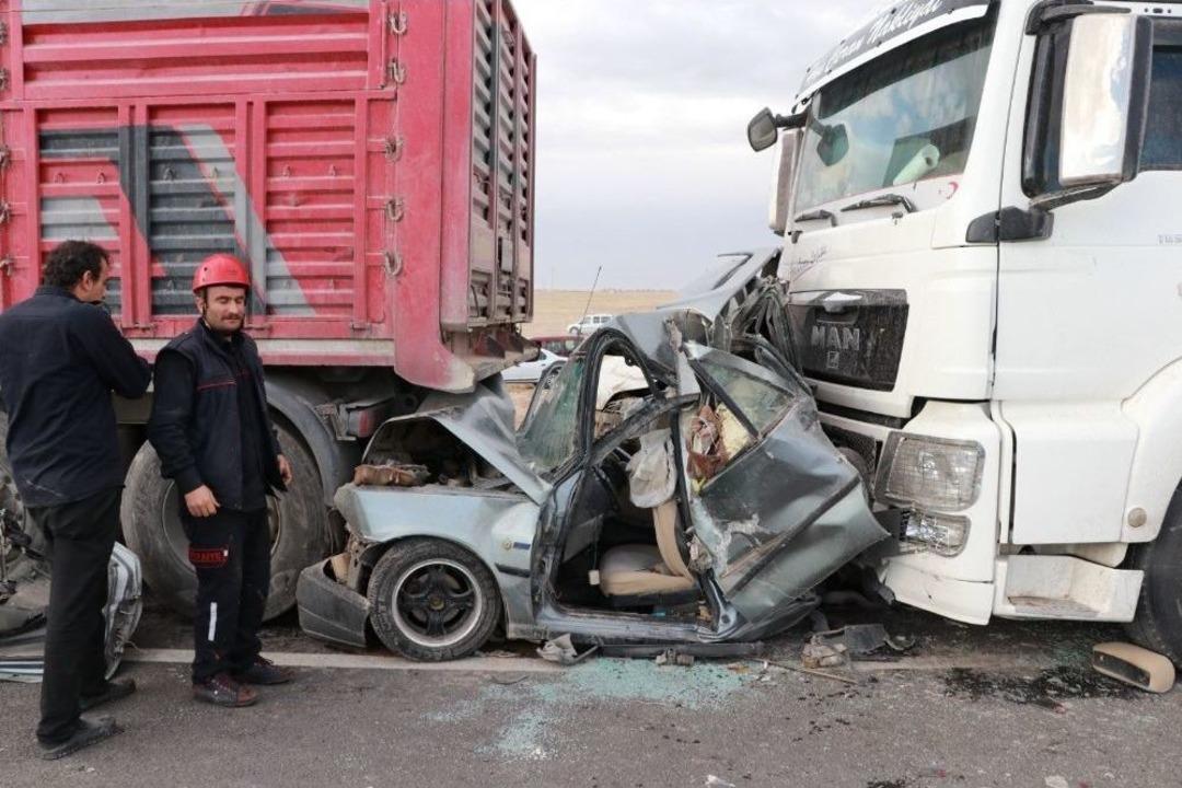 Aksaray&rsquo;da Kum Fırtınası Zincirleme Kazaya Sebep Oldu: 2 &Ouml;l&uuml;, 19 Yaralı