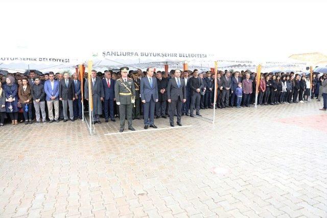 Şanlıurfa’da Şehitler Anıtına Çelenk Konuldu