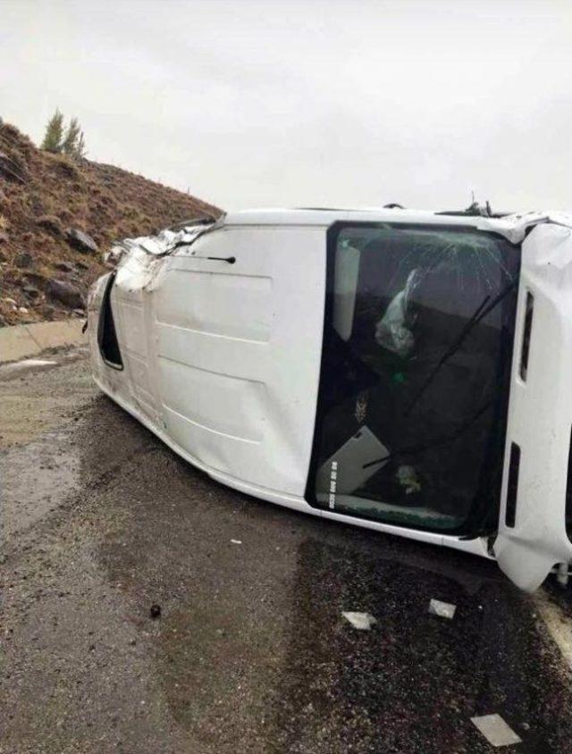 Bingöl’de Aynı Yerde İki Kaza: 23 Yaralı