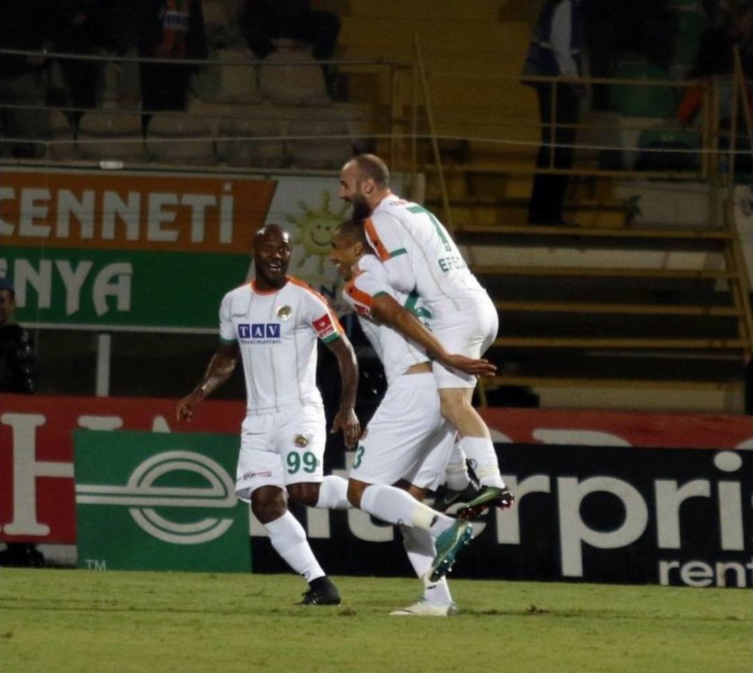 S&uuml;per Lig: Aytemiz Alanyaspor: 1 - Beşiktaş: 1 (ilk Yarı)