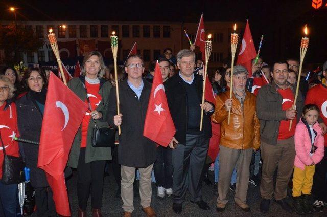 Bursa’da Bin Kişi Fener Alayı Yürüyüşüne Katıldı