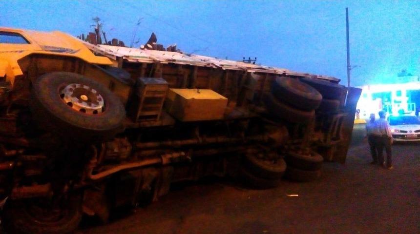 Adıyaman&rsquo;da Kamyon Devrildi