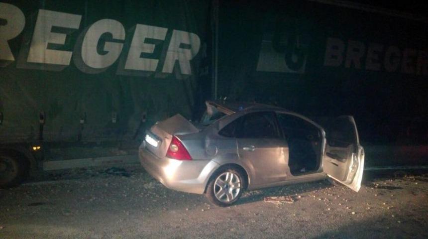 Yola Kontrols&uuml;z &Ccedil;ıkan Tır Dehşet Sa&ccedil;tı: 2 &Ouml;l&uuml;, 3 Yaralı