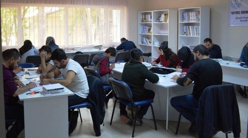 &Ouml;ğrencilerden K&uuml;t&uuml;phanelere Yoğun İlgi