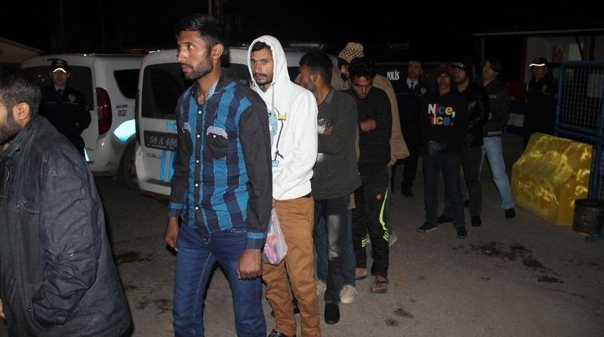 Kaçak Göçmen Taşıyan Otobüse El Konuldu