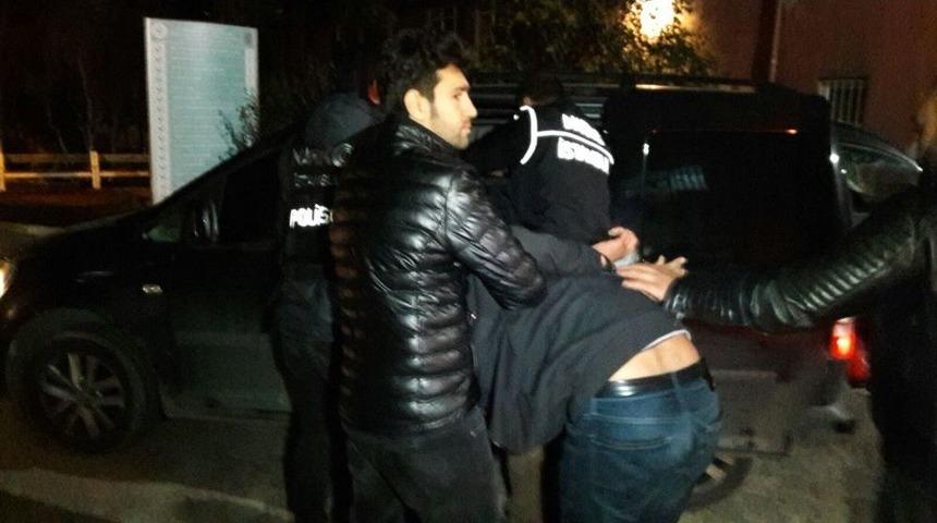 (&ouml;zel Haber) Fatih&rsquo;te Zehir Tacirlerine Operasyon: 3 G&ouml;zaltı