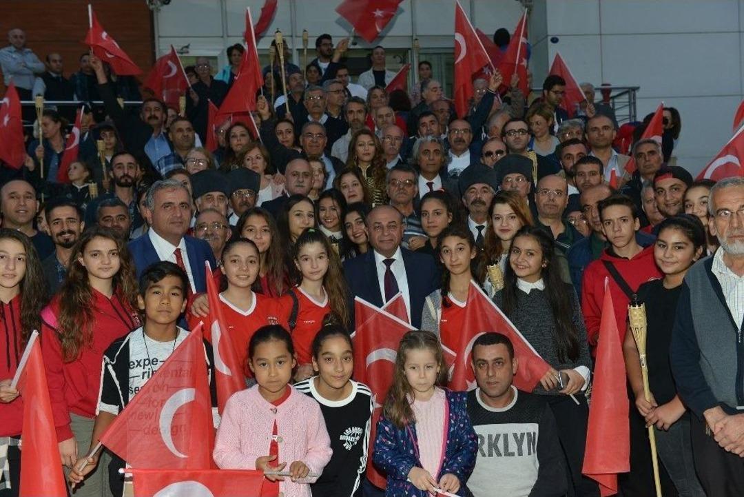 &Ccedil;iğli&rsquo;de Cumhuriyete İlkay Akkaya&rsquo;lı Kutlama