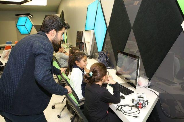 Kayseri Bilim Merkezi, Çocukları Bilime Yönlendirmek İçin Birbiri Ardına Etkinlik Yapıyor