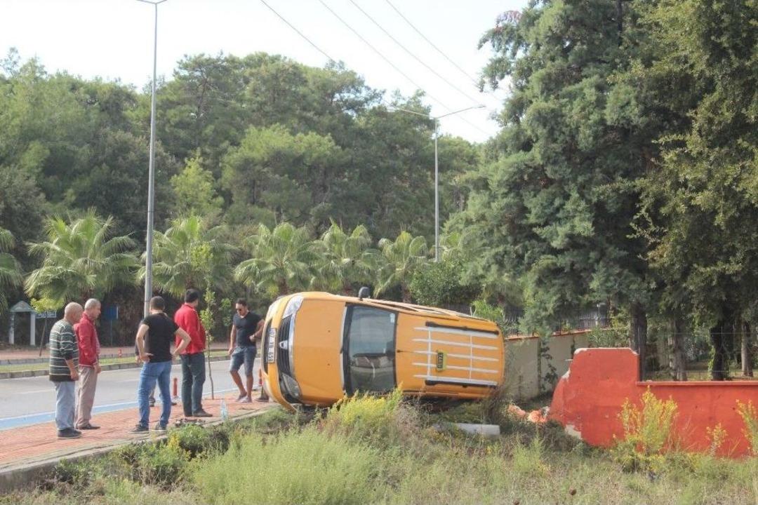 İki Ayda Yoldan &Ccedil;ıkan D&ouml;rt Farklı Aracın Kazası Aynı Duvarda Son Buldu