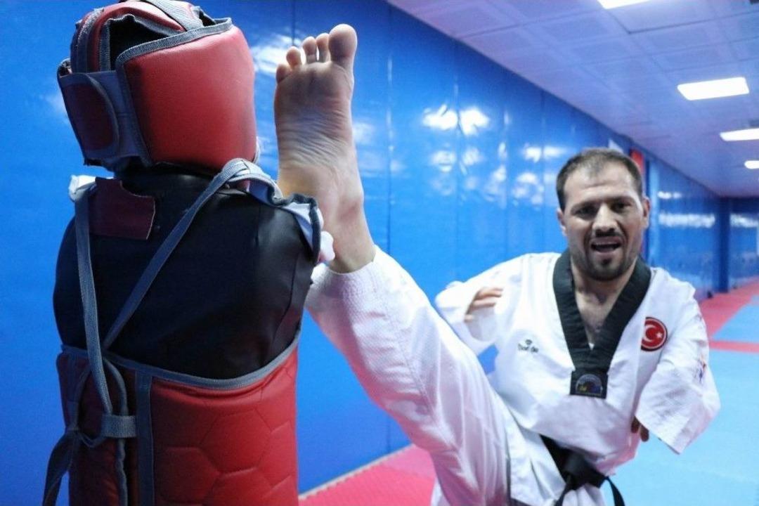 (&ouml;zel Haber) Bindiği Dolmuşta Başka Sporcuya Benzerliği Hayatını Değiştirdi