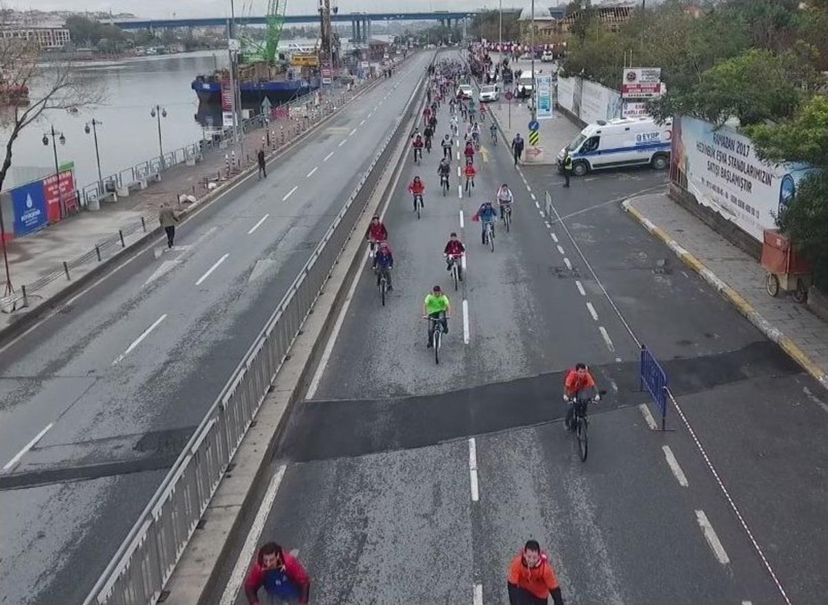 Ey&uuml;psultan&rsquo;da 250 Kişi Cumhuriyet İ&ccedil;in Pedal &Ccedil;evirdi