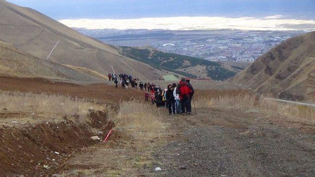 Erzurum’da Palandöken Dağı’na Cumhuriyet Tırmanışı