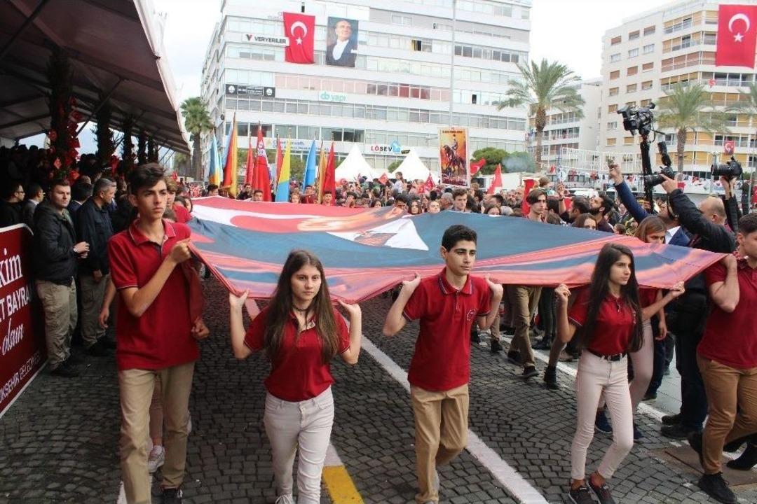 İzmir&rsquo;de 29 Ekim Coşkusu