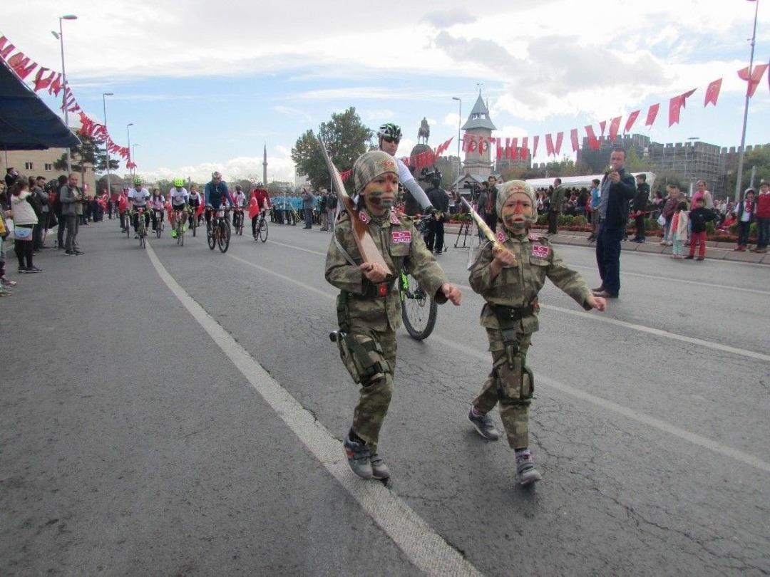 29 Ekim Cumhuriyet Bayramı B&uuml;y&uuml;k Bir Coşkuyla Kutlandı