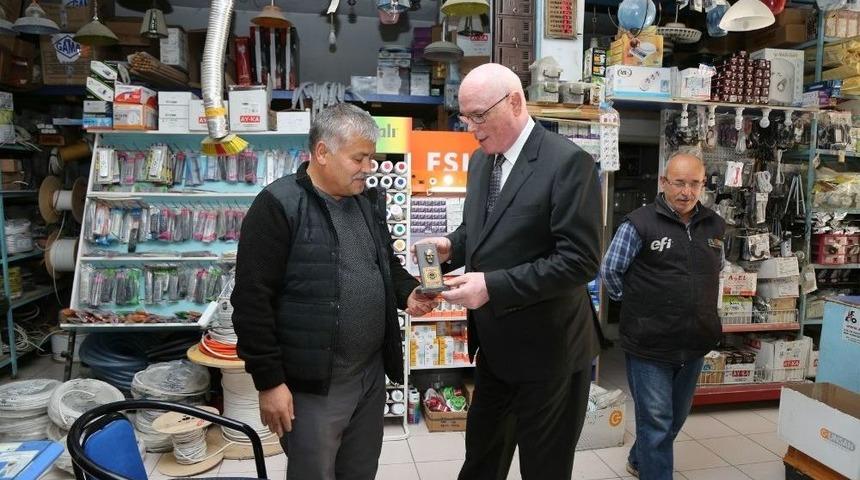 Cumhuriyet&rsquo;in 94. Yılında Odunpazarı Belediyesi&rsquo;nden Esnafa Anlamlı Hediye