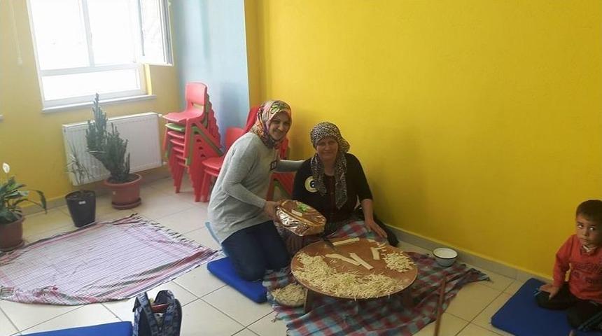 Biga&rsquo;da Erişte Şenliği D&uuml;zenlendi