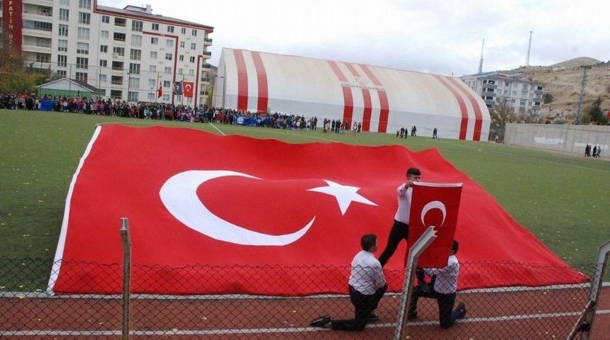 G&uuml;r&uuml;n Ve Kangal&rsquo;da Cumhuriyet Bayramı Kutlandı